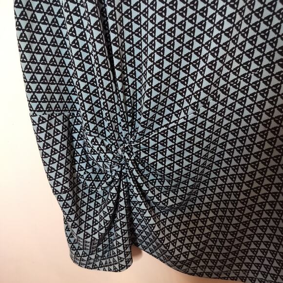 CJ Banks Top Blue Geoemtric Stretch Sleeveless - Picture 6 of 8